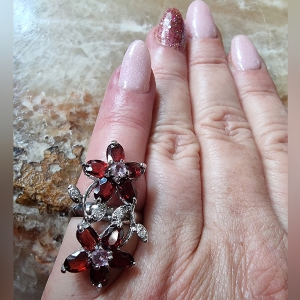 🆕️ Stunning Sterling Silver W/ 14k White Gold Overlay Garnet Flower Ring Sz 5.5 - Picture 7 of 7
